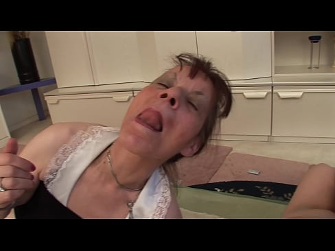 ❤️ Deux grands-mères et un grand-père font une partie à trois ❤❌ Porno beau at us