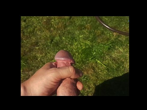 ❤️ Une chaudasse se fait baiser la chatte rose et jouit avec une giclée dans un jardin d'été... ❤❌ Porno beau at us