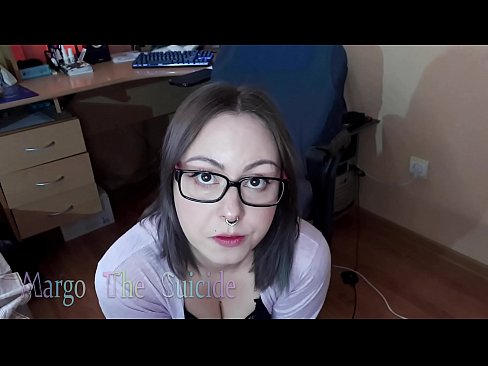 ❤️ Une fille sexy avec des lunettes suce profondément un gode devant la caméra ❤❌ Porno beau at us