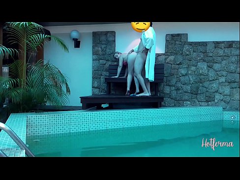 ❤️ Le patron invite la femme de chambre à la piscine, mais n'a pas pu résister à une chaude ❤❌ Porno beau at us