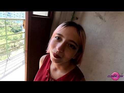 ❤️ Une étudiante sensuelle suce un étranger dans l'Outback - sperme sur son visage ❤❌ Porno beau at us